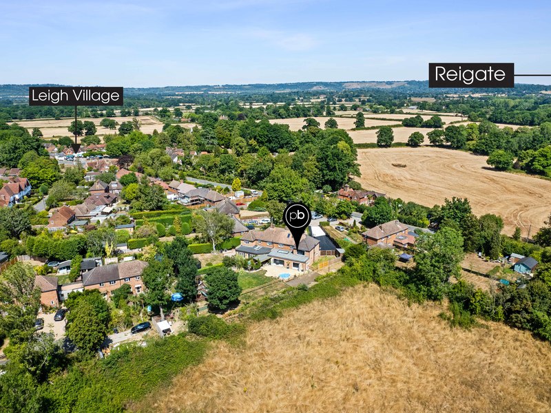 5 Bed House Semi For Sale in Reigate